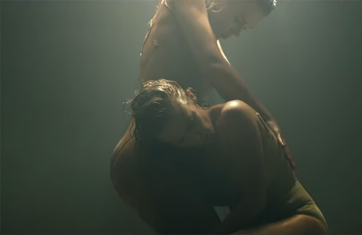 Kylie Minogue skoro gola u promo spotu