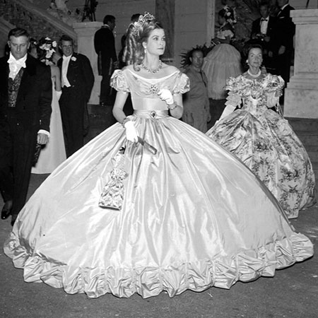 7. Godine 1960 kao Grace od Monaka.