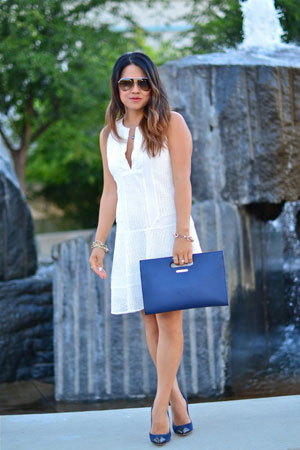 bela haljina plava torba i cipele