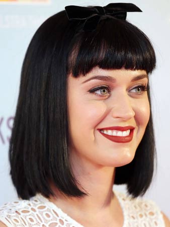 Katy Perry crna sa plavim pramenovima