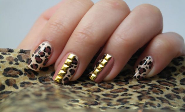 leopard print i cirkoni na noktima