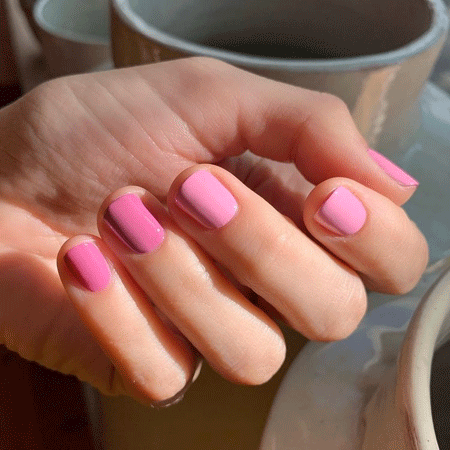 pink boja laka za kratke nokte