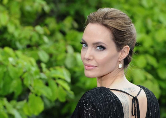 poznate licnosti kao bastovani Angelina Jolie
