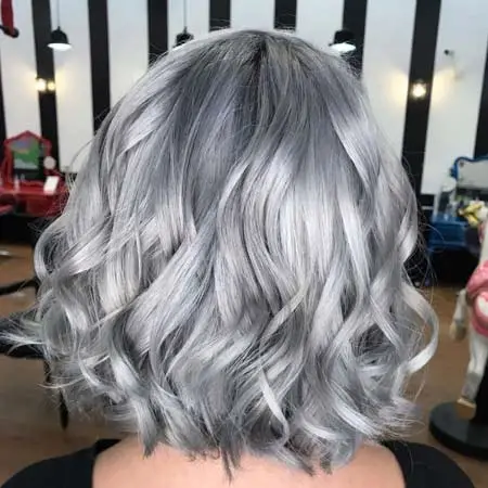 sjajno srebrno siva boja kose