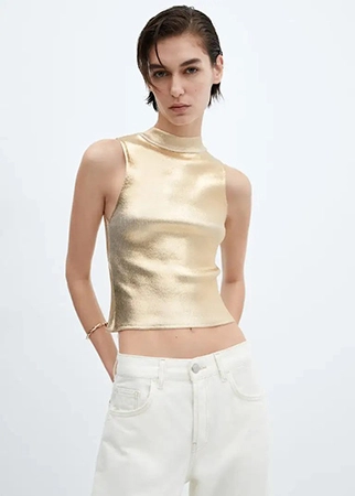  modni trendovi za prolece 2024 zlatna bluza